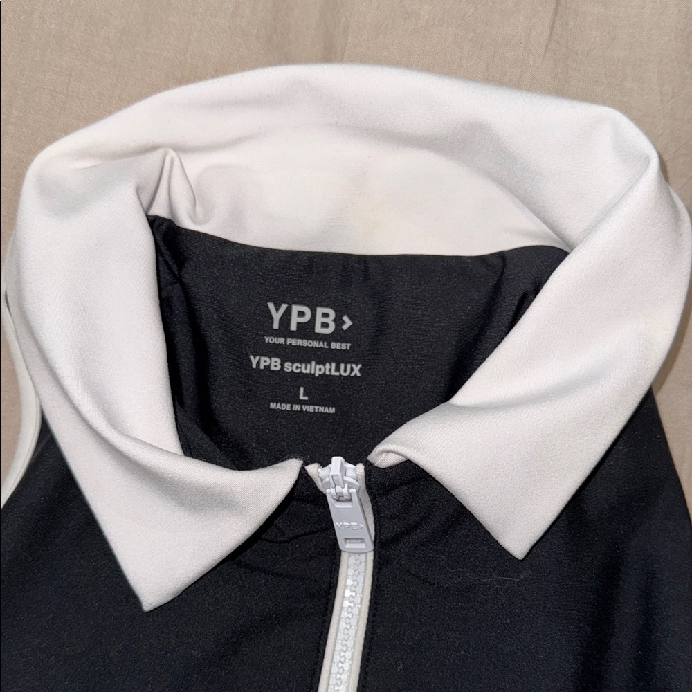 Abercrombie & Fitch Black and White Zip-Up Tank Top - Picture 5 of 9